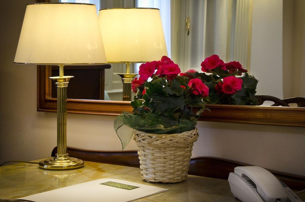 Hotel Continental Genova Luaran gambar